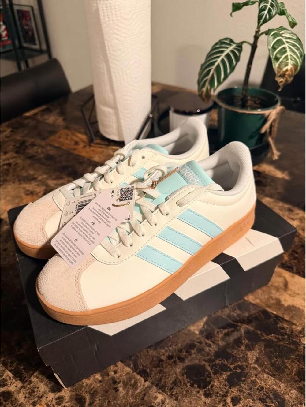 Adidas VL Court Women’s Size 5.5 NEW